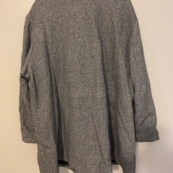 Light jacket/coat. Gray with black faux fur collar. - Picture 3 of 4